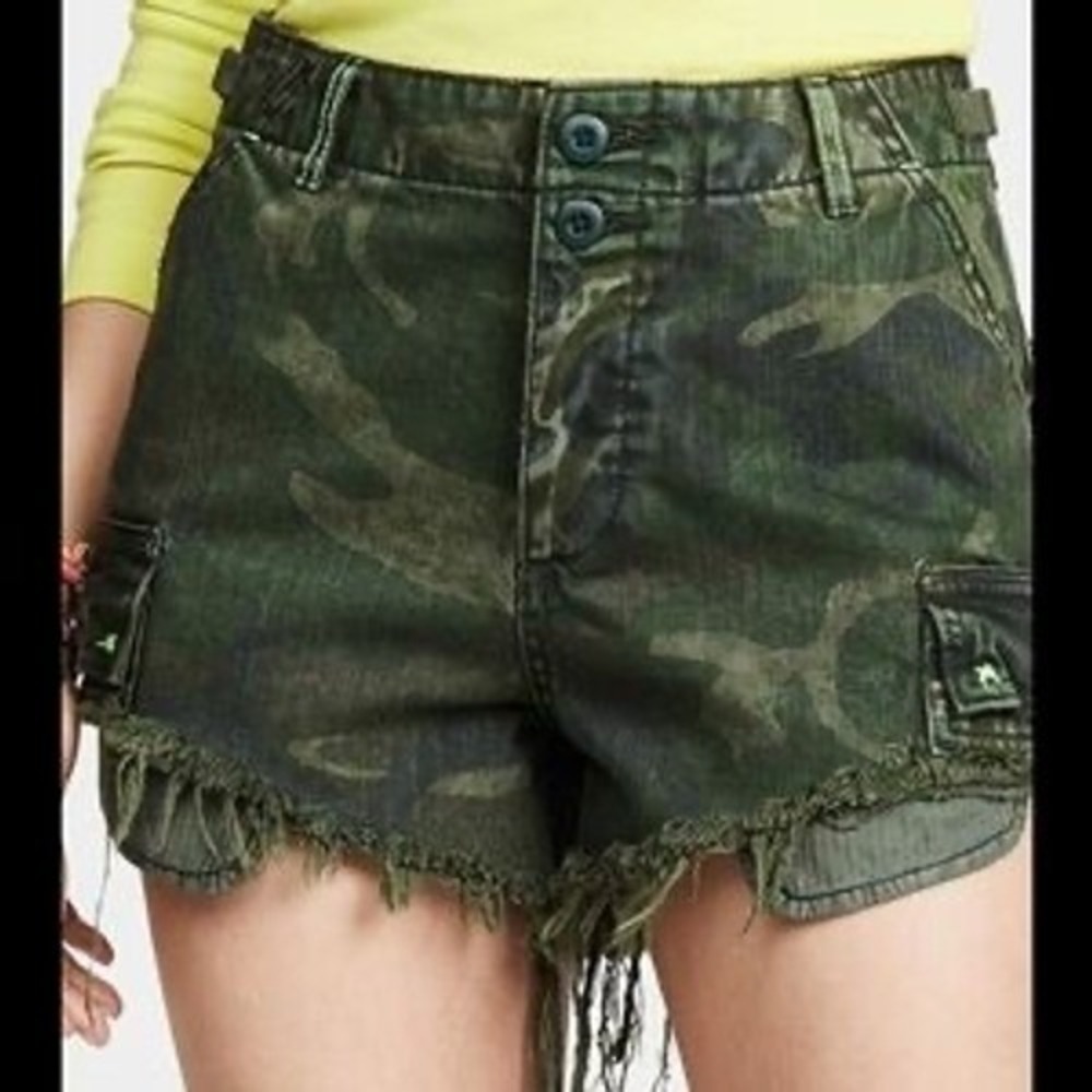 Free People We‎ The Free Camo Cargo Shorts Green Camouflage Frayed Hem Size 6